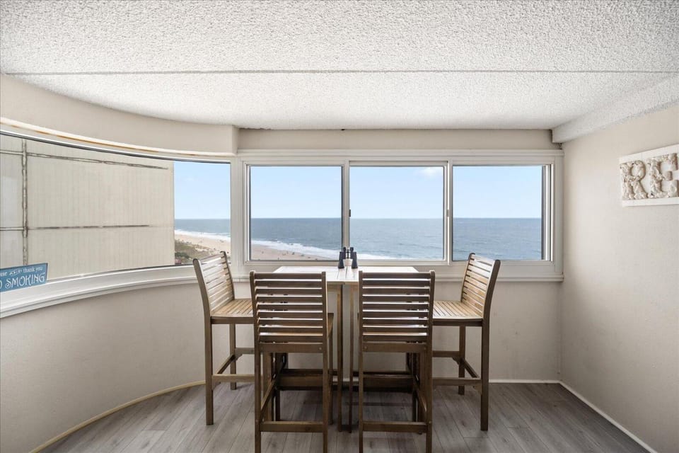 Gorgeous 3 Bedroom Atlantis Condo Oceanfront with Pool! House in Ocean City