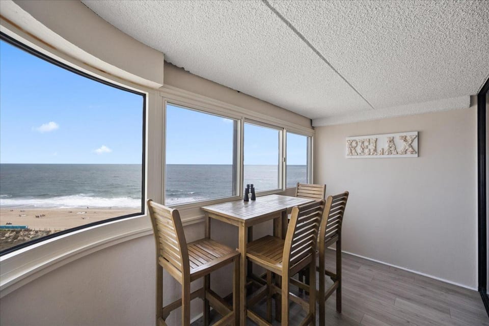 Gorgeous 3 Bedroom Atlantis Condo Oceanfront with Pool! House in Ocean City