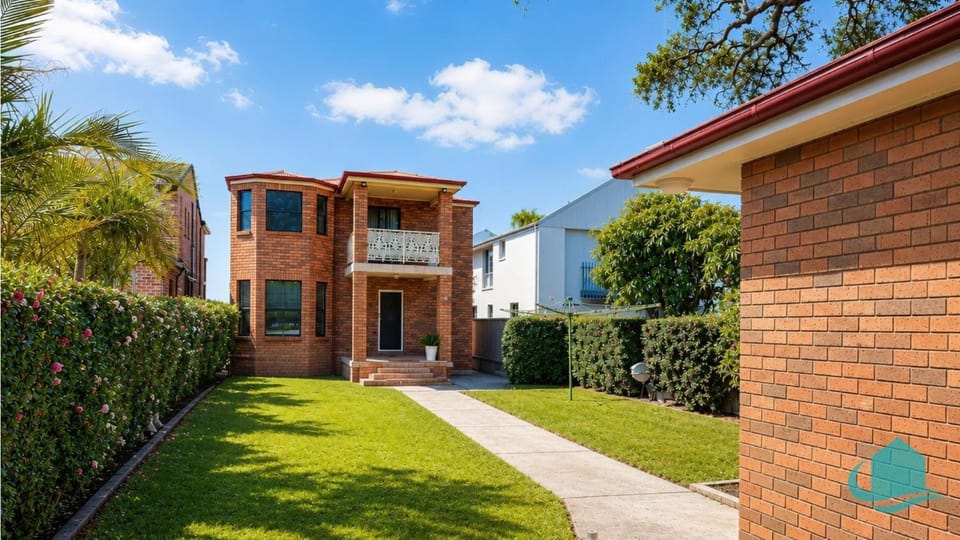 Property building, Day, Garden, Garden view