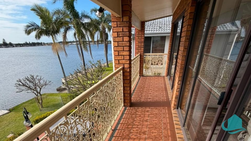 Property building, Patio, Day, Balcony/Terrace, Lake view