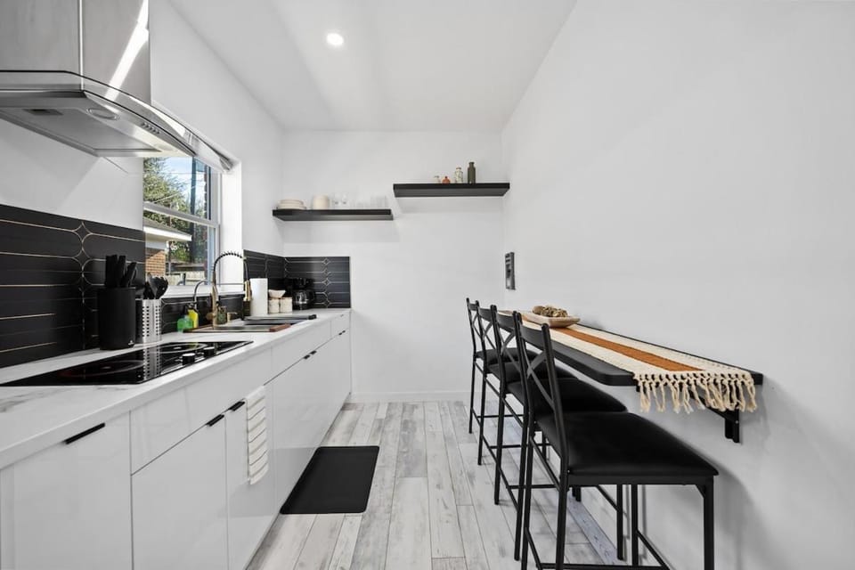 Cityscapes Studio Suite #B East Downtown Apartment in Harris County