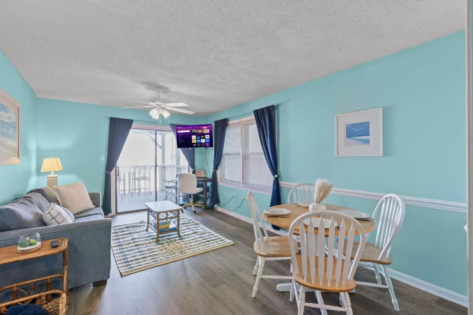 TV and multimedia, Living room, Seating area, Dining area, Evening entertainment