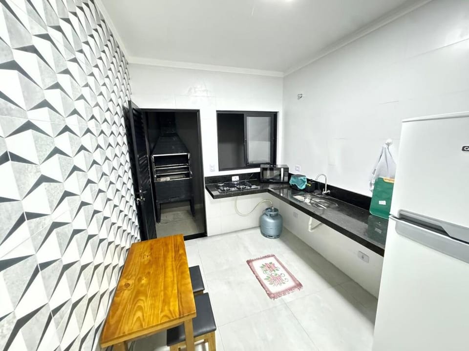 Casa 100m da praia Vila Mirim, Praia Grande House in State of São Paulo