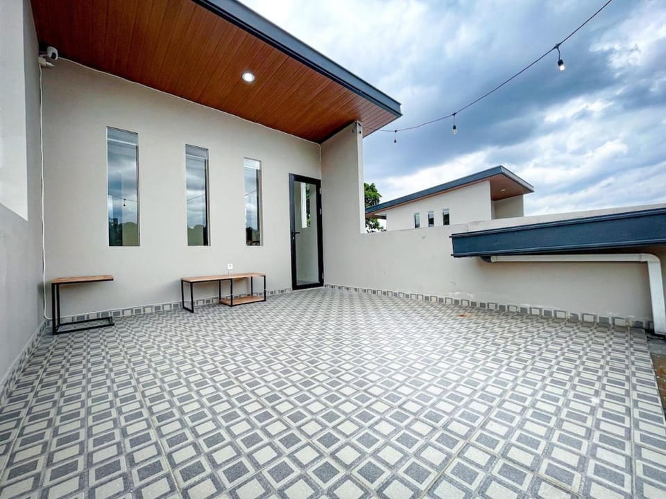 Arumdaun Villa, with Private Pool in Cigadung Villa in Bandung