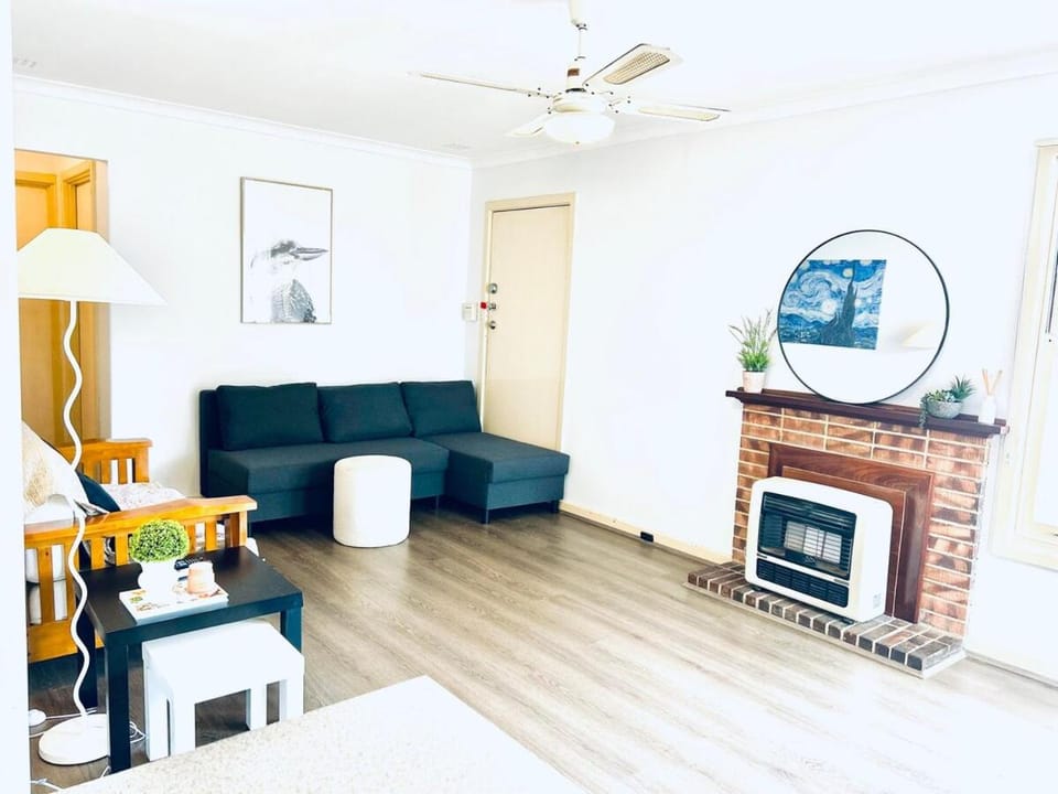 Pet friendly central newly renovated cosy home House in Perth