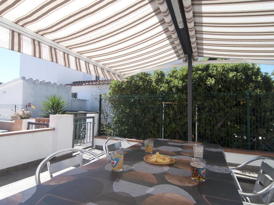 Casa con piscina comunitaria cerca de la playa en L'Escala - HISP-7-91 Villa in L'Escala