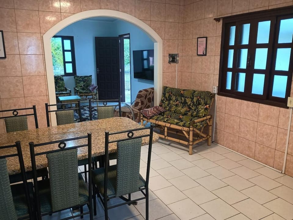 Casa com Piscina 300 m Praia da Daniela House in Florianopolis