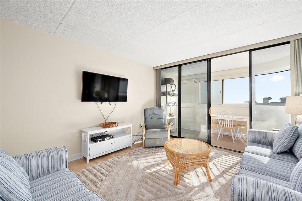 Amazing Views From This 2 Bedroom Condo With Outdoor Pool! House in Ocean City