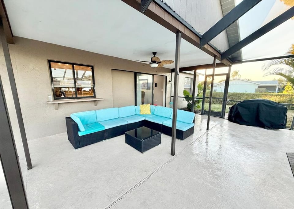 Family Oasis with heated pool & hot tub House in Cape Coral