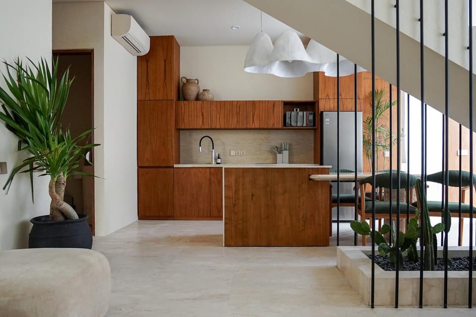 Coffee/tea facilities, Kitchen or kitchenette, Photo of the whole room, microwave, stove, kitchen, air conditioner