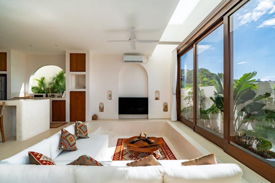 TV and multimedia, Living room, Seating area, air conditioner