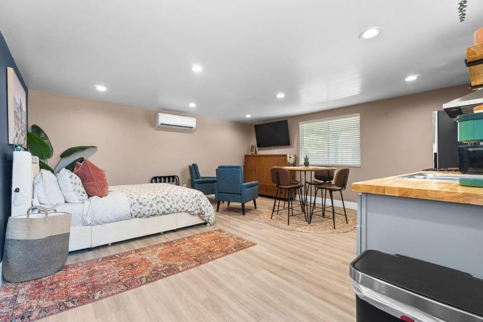 Boho Chic Dt Visalia W Modern Art Flair House in Visalia