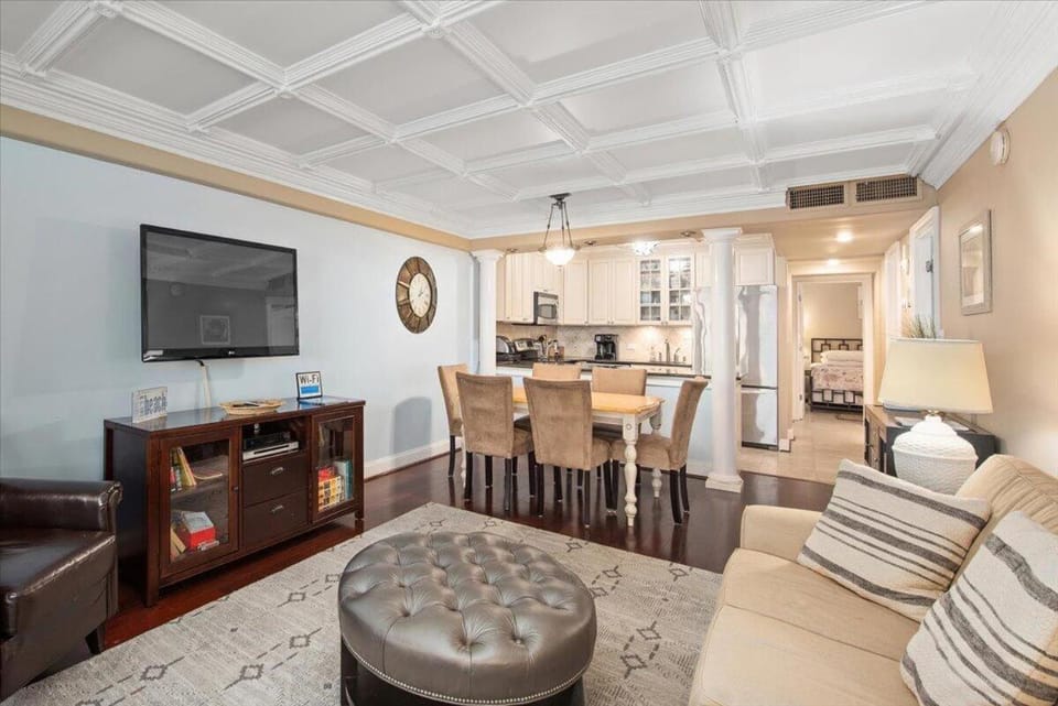 Beautiful & Spacious 3 Bedroom Atlantis Condo Steps from the Beach! House in Ocean City
