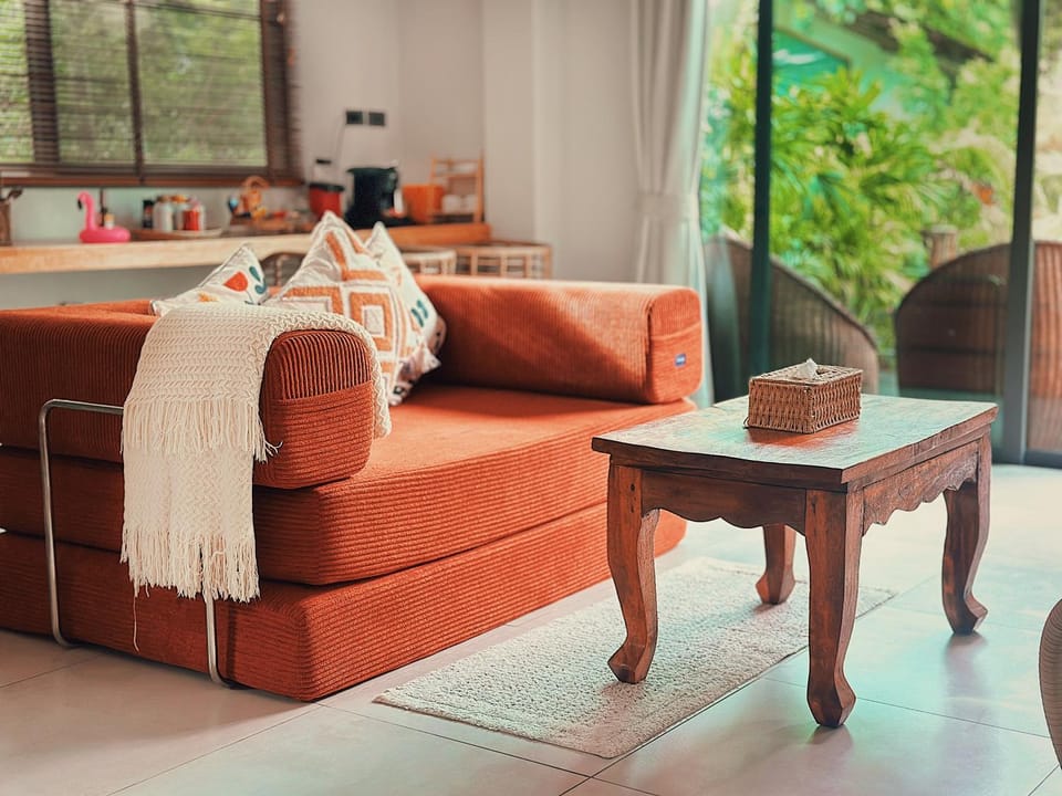 Living room, Seating area