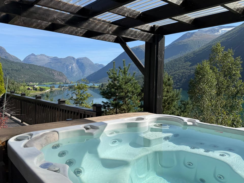 Hot Tub, Mountain view
