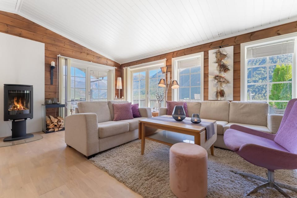 Living room, Seating area, fireplace