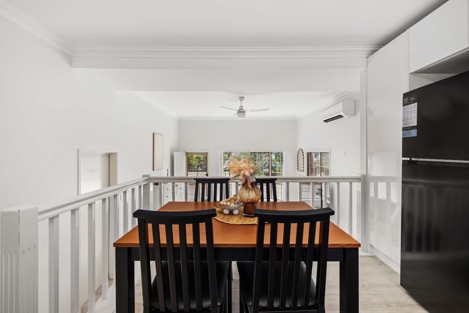 Pool & Tennis Court 3BR Bright Mt Gravatt Retreat House in Brisbane