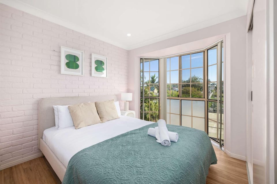 Pool & Tennis Court 3BR Bright Mt Gravatt Retreat House in Brisbane