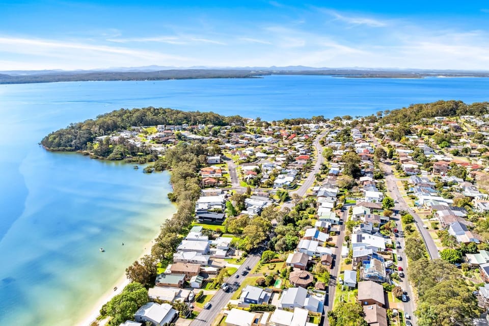 Sunset Views and Spa Nights – Lux Home Steps to the Beach House in Corlette