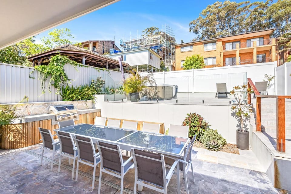 Sunset Views and Spa Nights – Lux Home Steps to the Beach House in Corlette