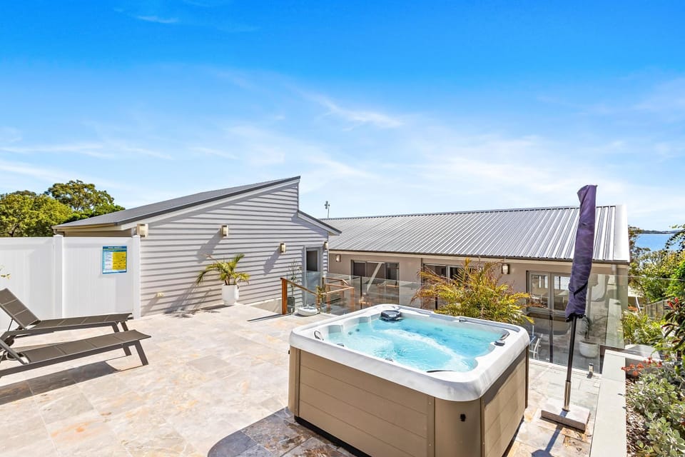 Sunset Views and Spa Nights – Lux Home Steps to the Beach House in Corlette