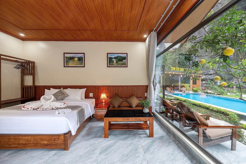 Bed, Natural landscape, Garden, Photo of the whole room, Bedroom, Garden view, Pool view, Swimming pool, sunbed