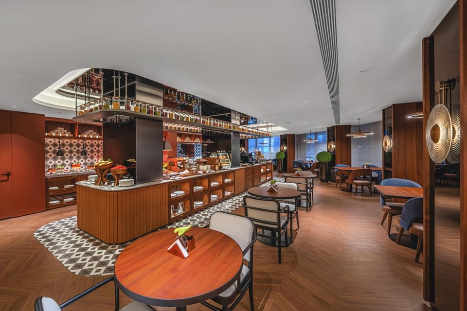 Restaurant/places to eat, Food and drinks, Seating area, Food, Drinks