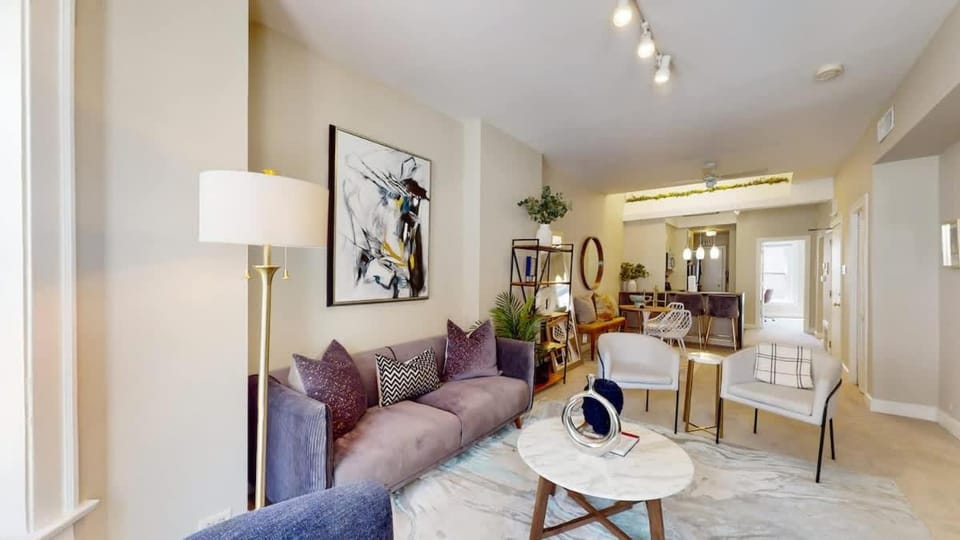 Chic River North Retreat Apartment in River North