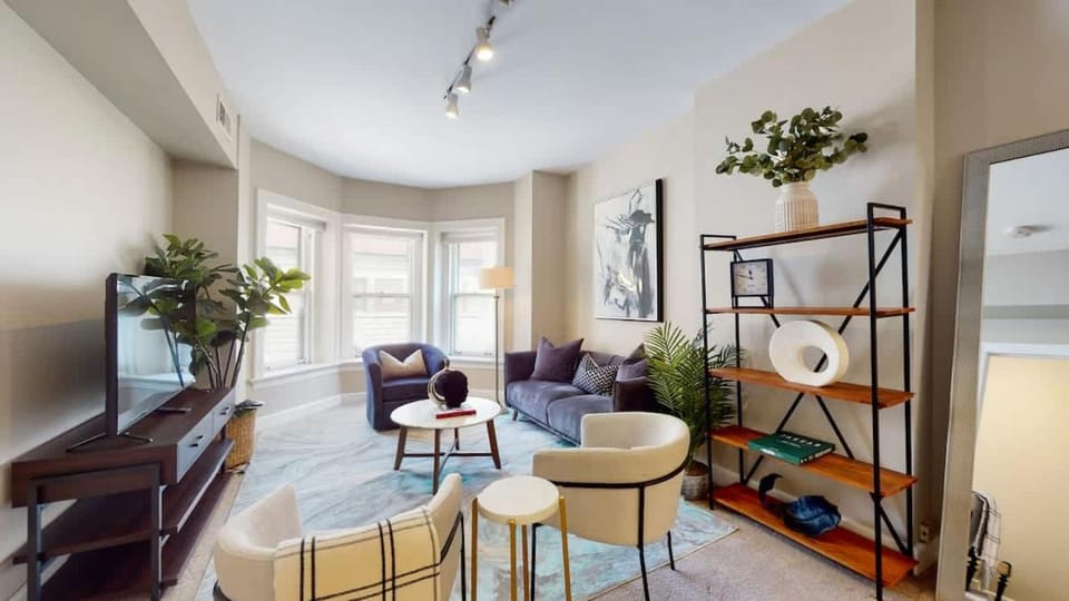 Chic River North Retreat Apartment in River North
