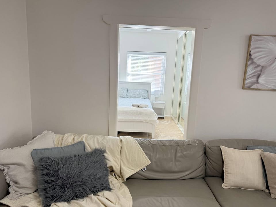 Bed, Living room, Bedroom