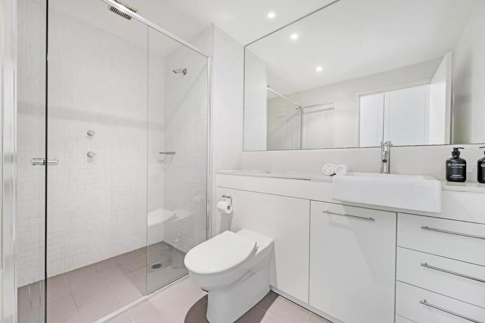 Wake Up by the Water Cozy 2BR in Rhodes Apartment in Sydney