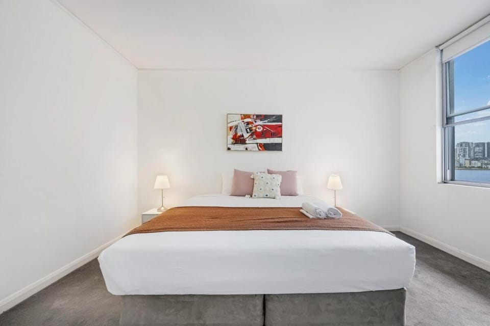 Wake Up by the Water Cozy 2BR in Rhodes Apartment in Sydney