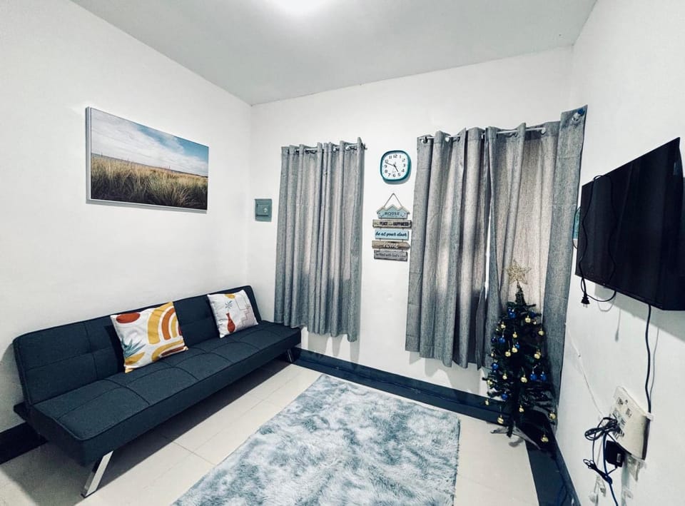 TV and multimedia, Living room, Seating area, Evening entertainment