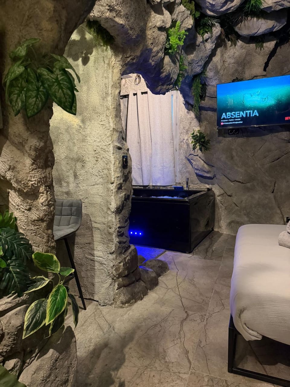 La love grotte immersion complète avec jacuzzi Apartment in Nimes