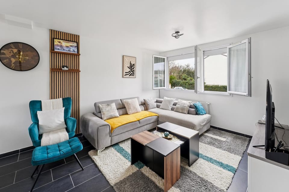 TV and multimedia, Living room, Seating area