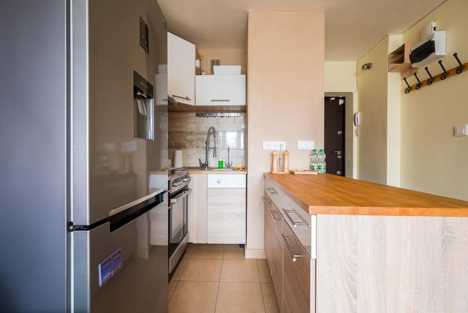 Kitchen or kitchenette, oven, stove