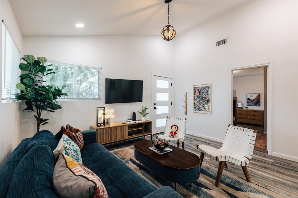 TV and multimedia, Living room, Seating area