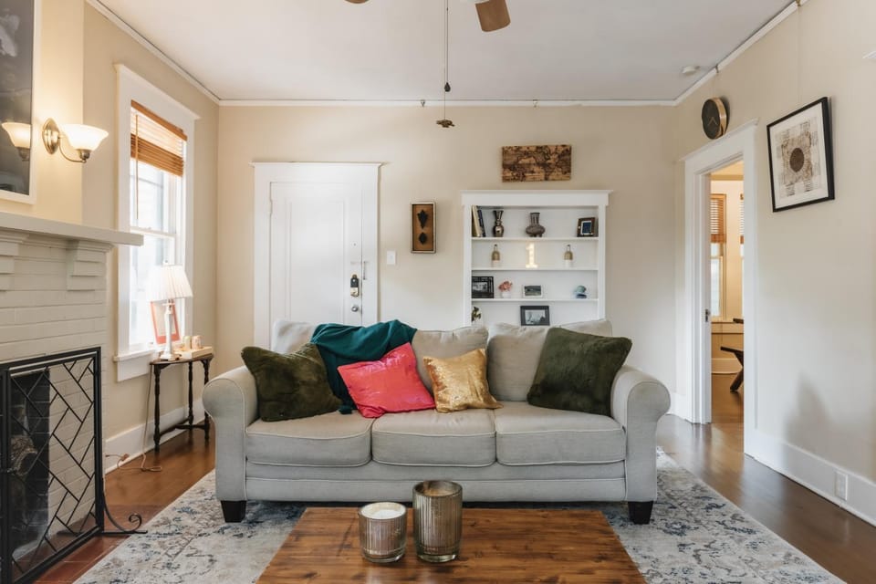 Living room, Seating area