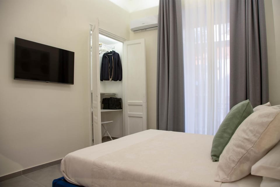 Bedroom, wardrobe