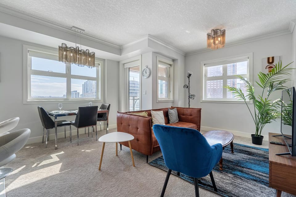 Living room, Seating area, Dining area