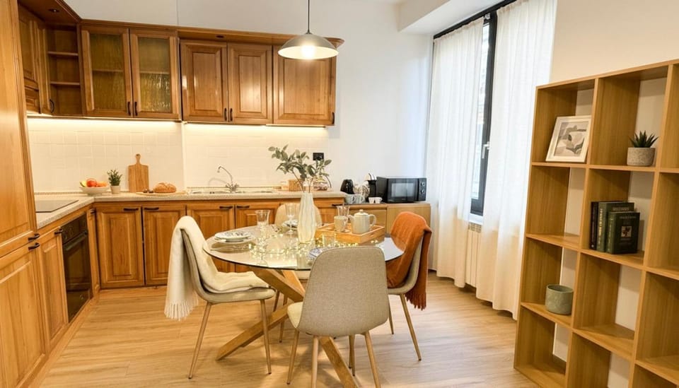 Kitchen or kitchenette, Seating area, Dining area