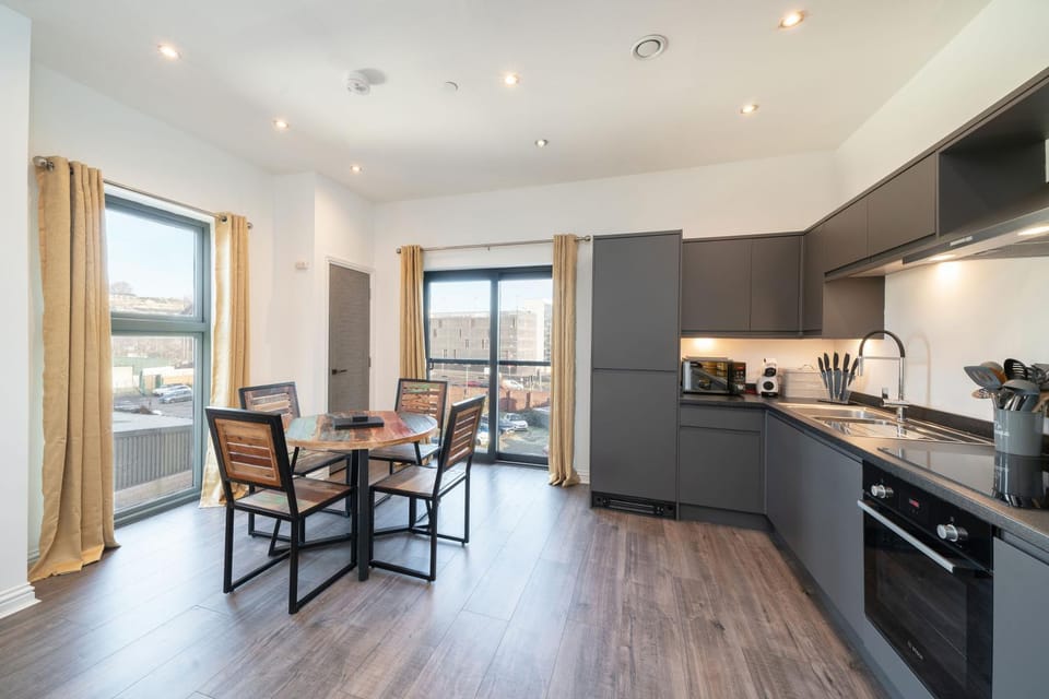 Coffee/tea facilities, Kitchen or kitchenette, Dining area, oven, toaster