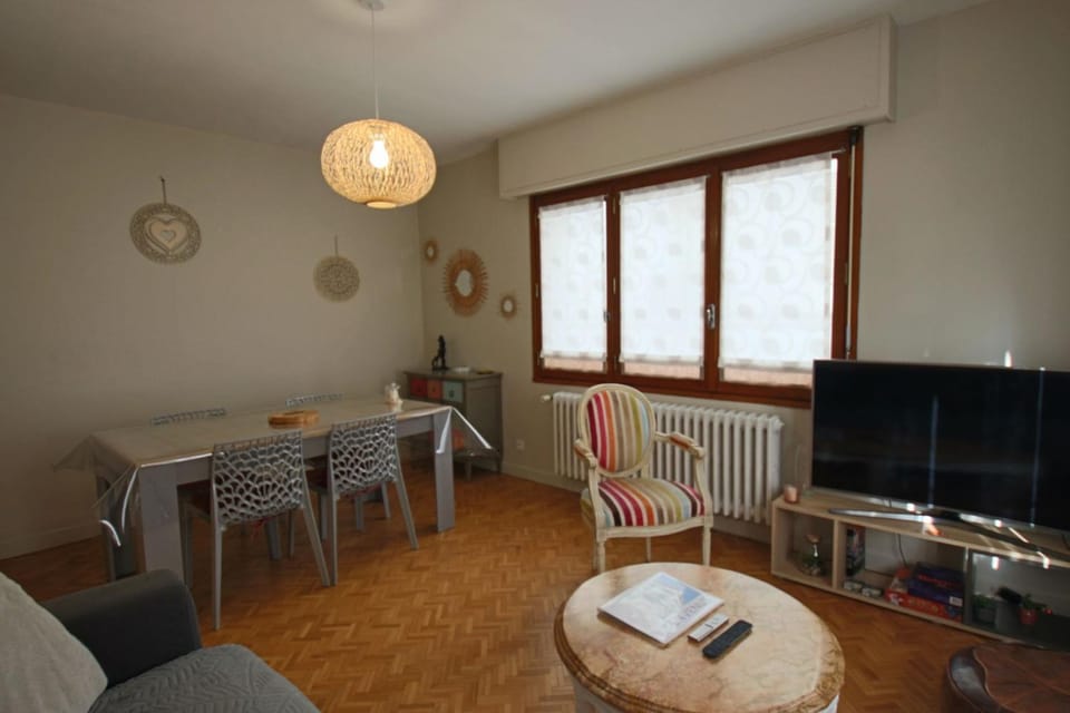 TV and multimedia, Living room, Dining area
