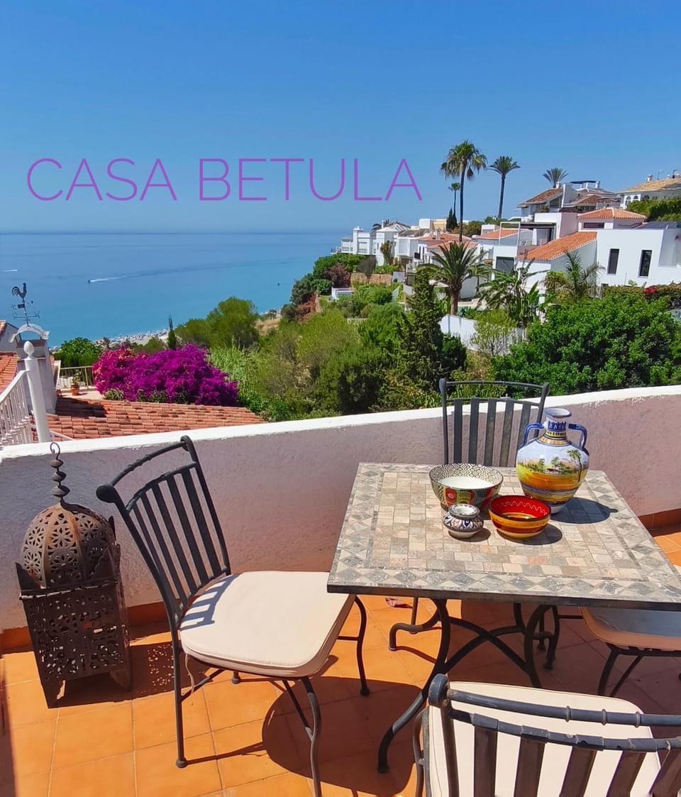 Property building, Solarium, Balcony/Terrace, Dining area, Sea view