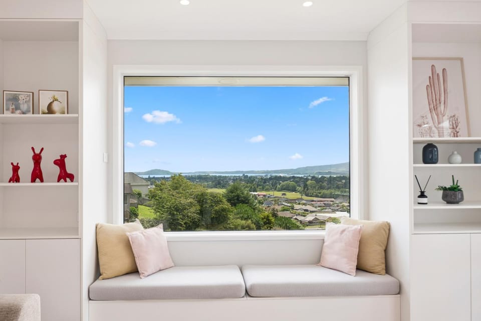 A million city views House in Rotorua