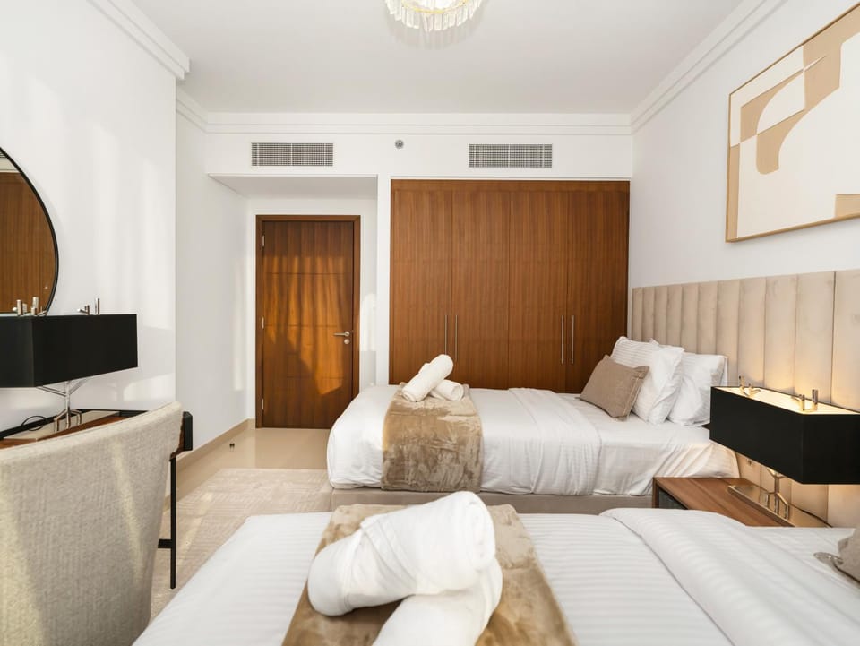 Bed, Photo of the whole room, Seating area, Bedroom, towels, wardrobe, air conditioner