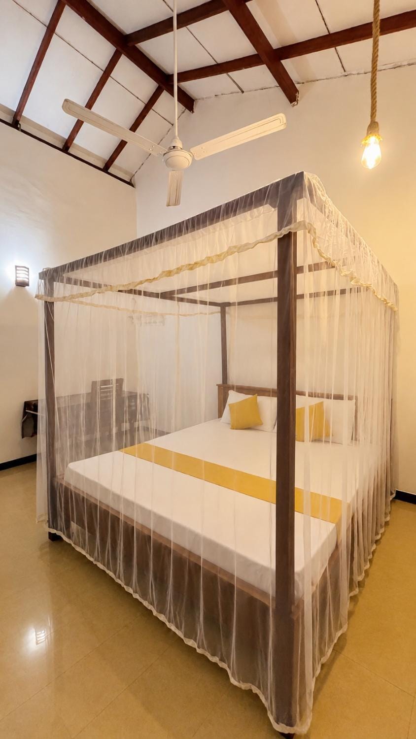 Bed, Photo of the whole room, Seating area, Bedroom