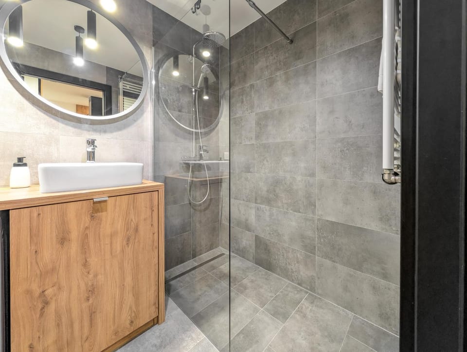 Shower, Bathroom, towels