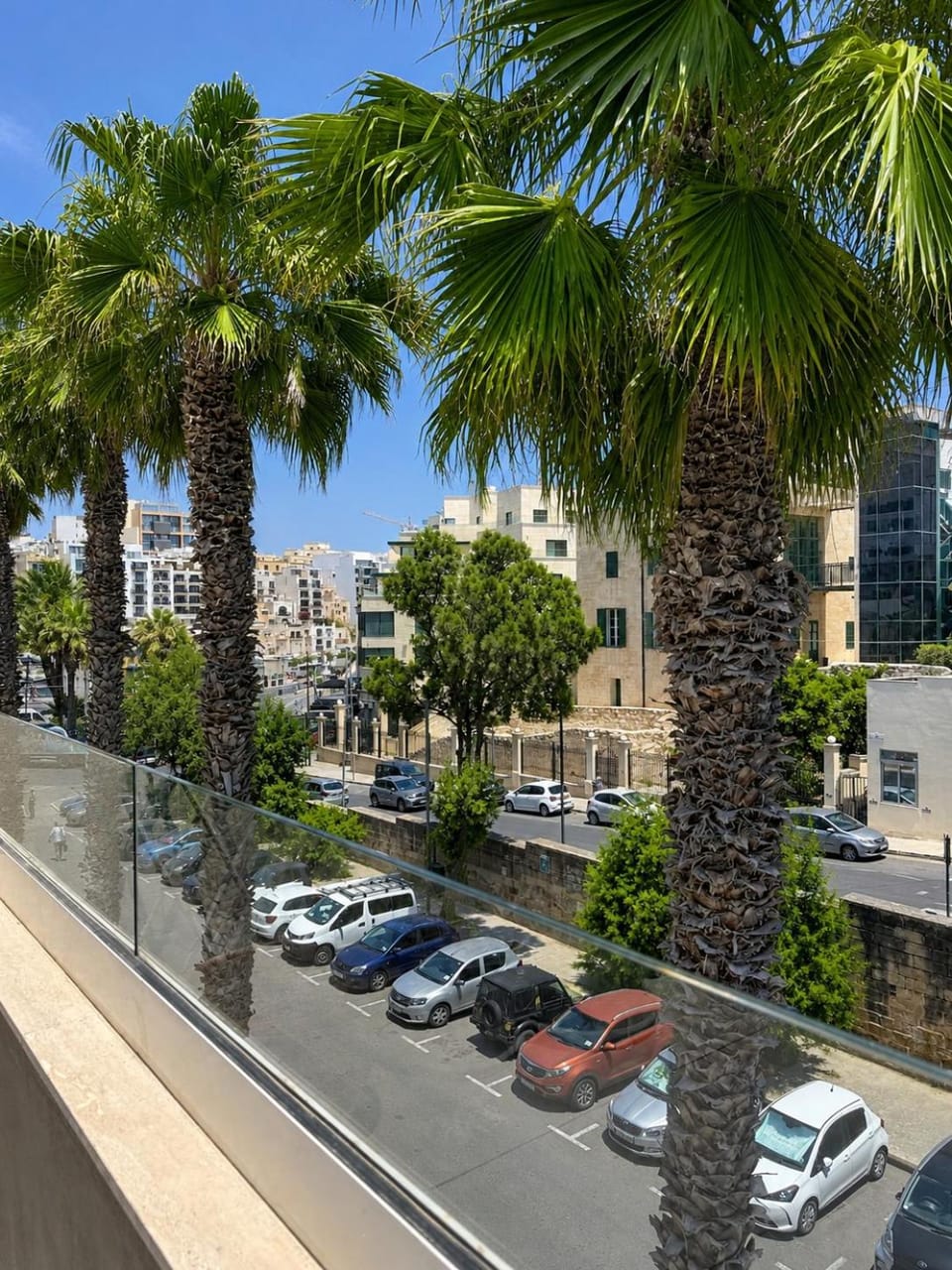 Property building, Day, Neighbourhood, City view, Street view, Location, Parking