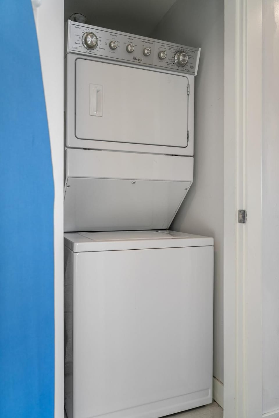 Waterfront 2 Bedroom And 2 Bath Downtown Urban Escape Apartment in Calgary